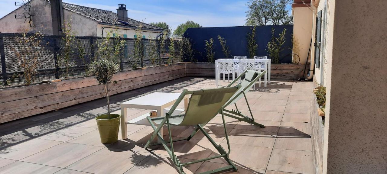 Studio Avec Terrasse Arles Extérieur photo