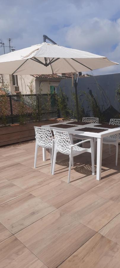 Studio Avec Terrasse Arles Extérieur photo